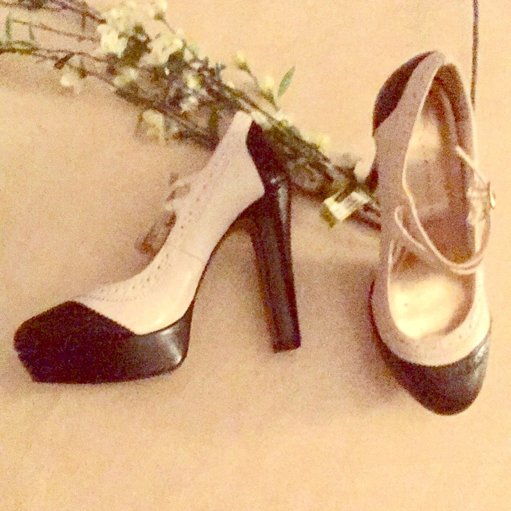 LC Cream and Black  Shoes